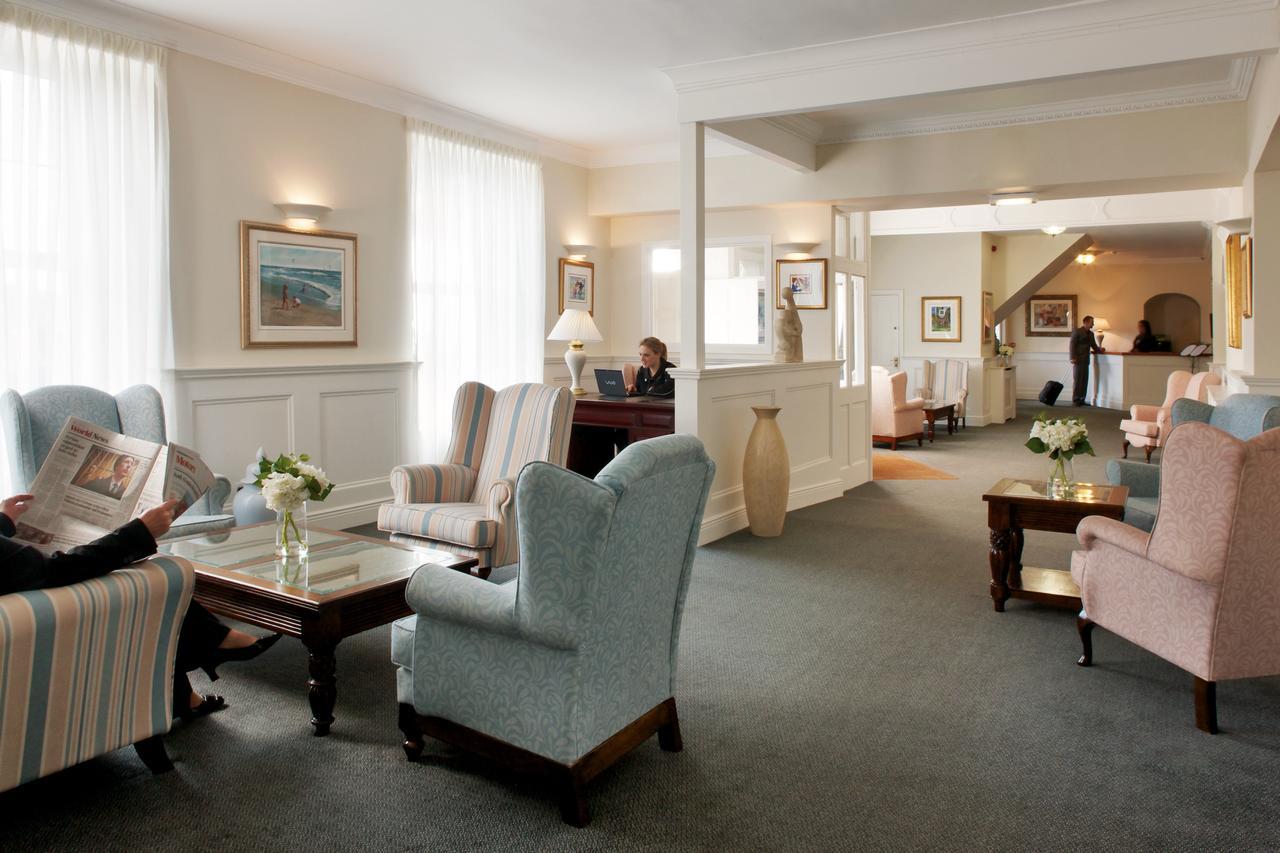 יוגאל Walter Raleigh Hotel מראה חיצוני תמונה